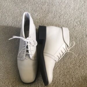 St Johns Bay Kerri Women Off White Leather Ankle Laced Up Boots-Size 6M